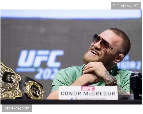 康纳·麦格雷戈晒早餐，桌上那一堆价格能付我半年房租